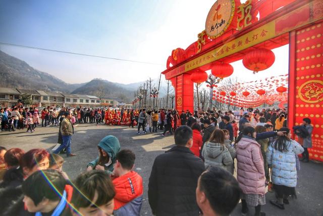 花灯璀璨多姿年味浓 信阳鸡公山风景区活动精彩纷呈