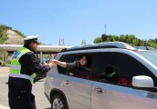 小长假首日洛阳栾川上演温情一幕 感动游客感动栾川旅游人