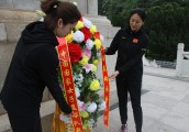 中国女篮参观淮海战役陈官庄烈士纪念馆 进行爱国主义教育