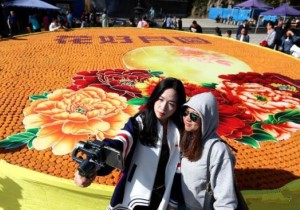 【封面】中秋假期国内游客9790万人次 旅游收入435亿