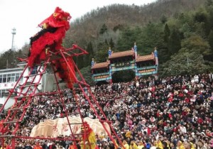 【行业快讯】红红火火过大年，正月初一鸡冠洞景区人气爆棚！
