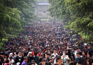 >>国家发改委：今年推进重点国有景区门票以更大力度降价
