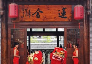 来莲里莲舍，读一本好书，品一盏香茶，嗅一院芬芳……