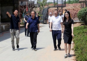 省文化和旅游厅厅长姜继鼎到新郑调研黄帝千古情项目
