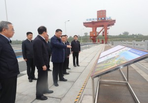 习近平在南阳市淅川县考察南水北调工程