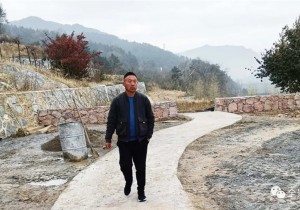 他说：这是我的家乡，回家做事，心里踏实！