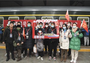 “红旗渠号”红色旅游专列首发团从郑州正式发车