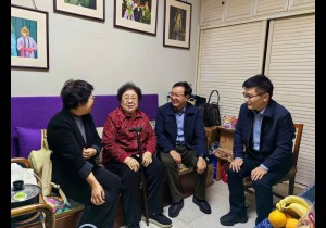 省文化和旅游厅党组书记、厅长黄东升走访慰问名老艺术家