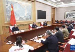 李强主持召开专家、企业家和教科文卫体等领域代表座谈会 听取对...