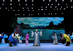 爱国诗人屈原形象搬上曲剧舞台 《屈原岗》西峡首演成功