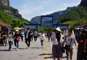 “五一”假期首日，太行大峡谷景区安全有序，人气十足！