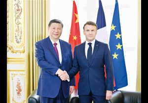 习近平：中方决定将对法国等12国公民免签政策延长至2025年年底