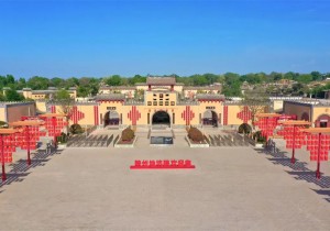 一起来感受清明假期的“古村顶流”——陕州地坑院景区人气火爆,秩序井然!