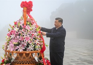 习近平在山西阳泉市向抗战烈士敬献花篮并参观百团大战纪念馆