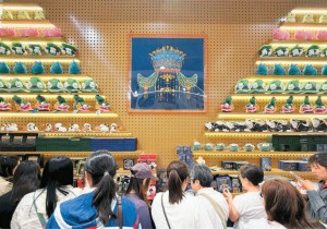 方寸间藏天地 新场景促消费——首届中国新文创市集见证文创产业...