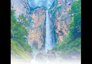 云台飞瀑竞奔流 山水盛景入夏来