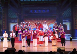 郑州市曲剧团：文化润疆万里行 唱响天山中原情