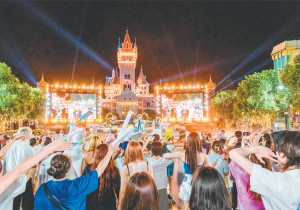 中牟：“幻乐之城”点燃暑期消费激情
